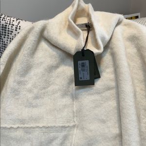 Women’s sweater roll neck white